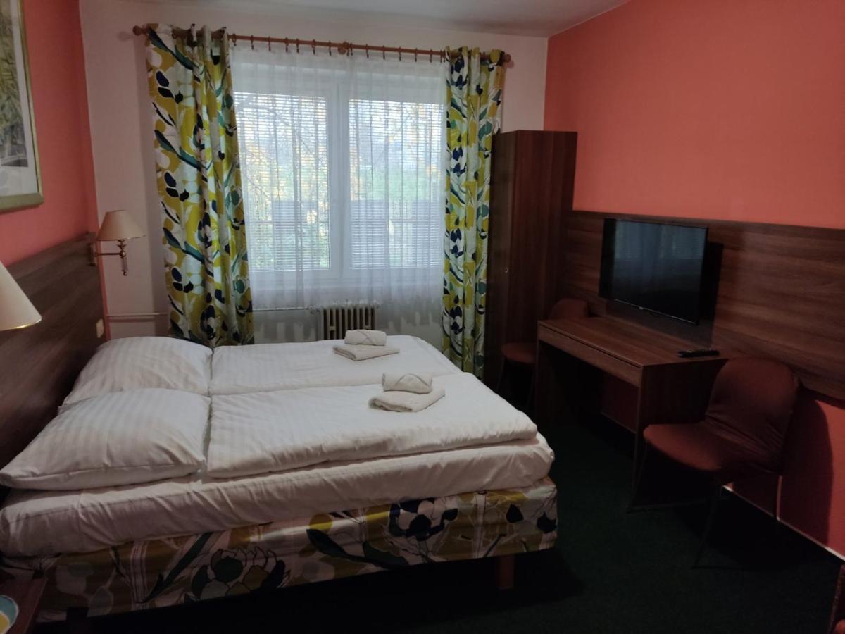 Hotel Formanka Густопече Экстерьер фото