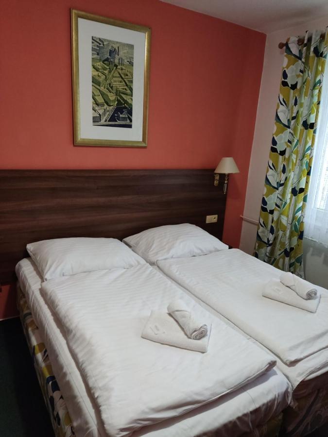 Hotel Formanka Густопече Экстерьер фото
