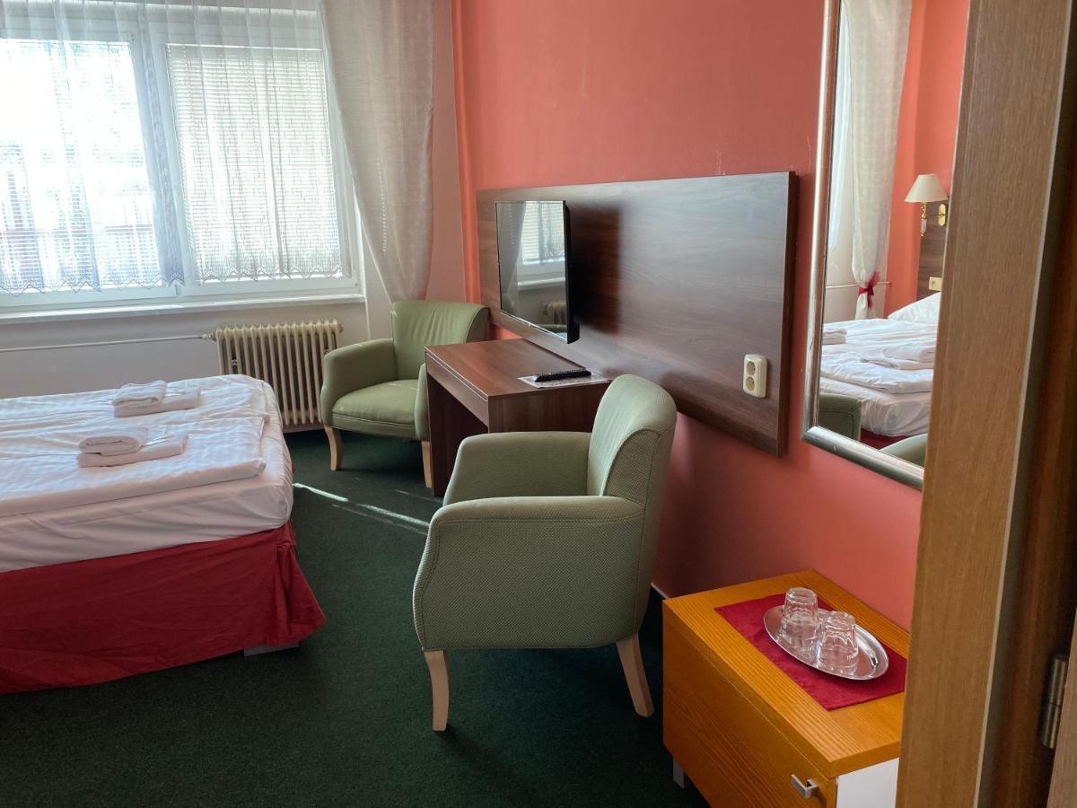Hotel Formanka Густопече Экстерьер фото