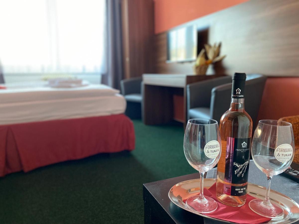 Hotel Formanka Густопече Экстерьер фото