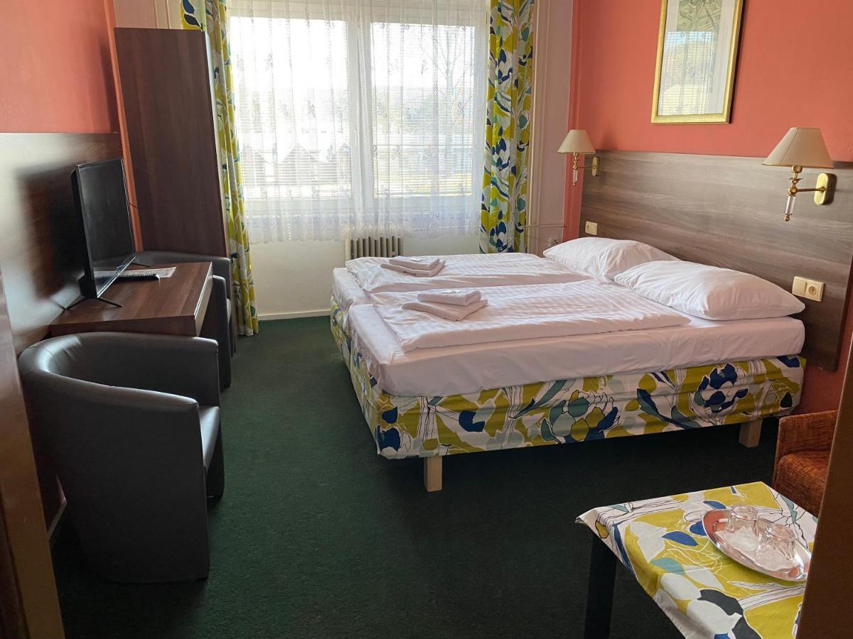Hotel Formanka Густопече Экстерьер фото