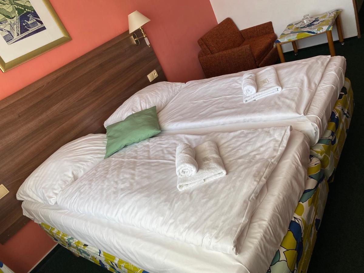 Hotel Formanka Густопече Экстерьер фото