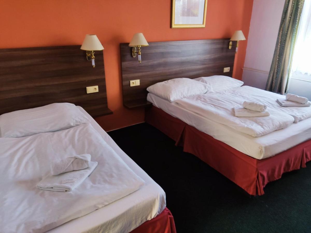 Hotel Formanka Густопече Экстерьер фото