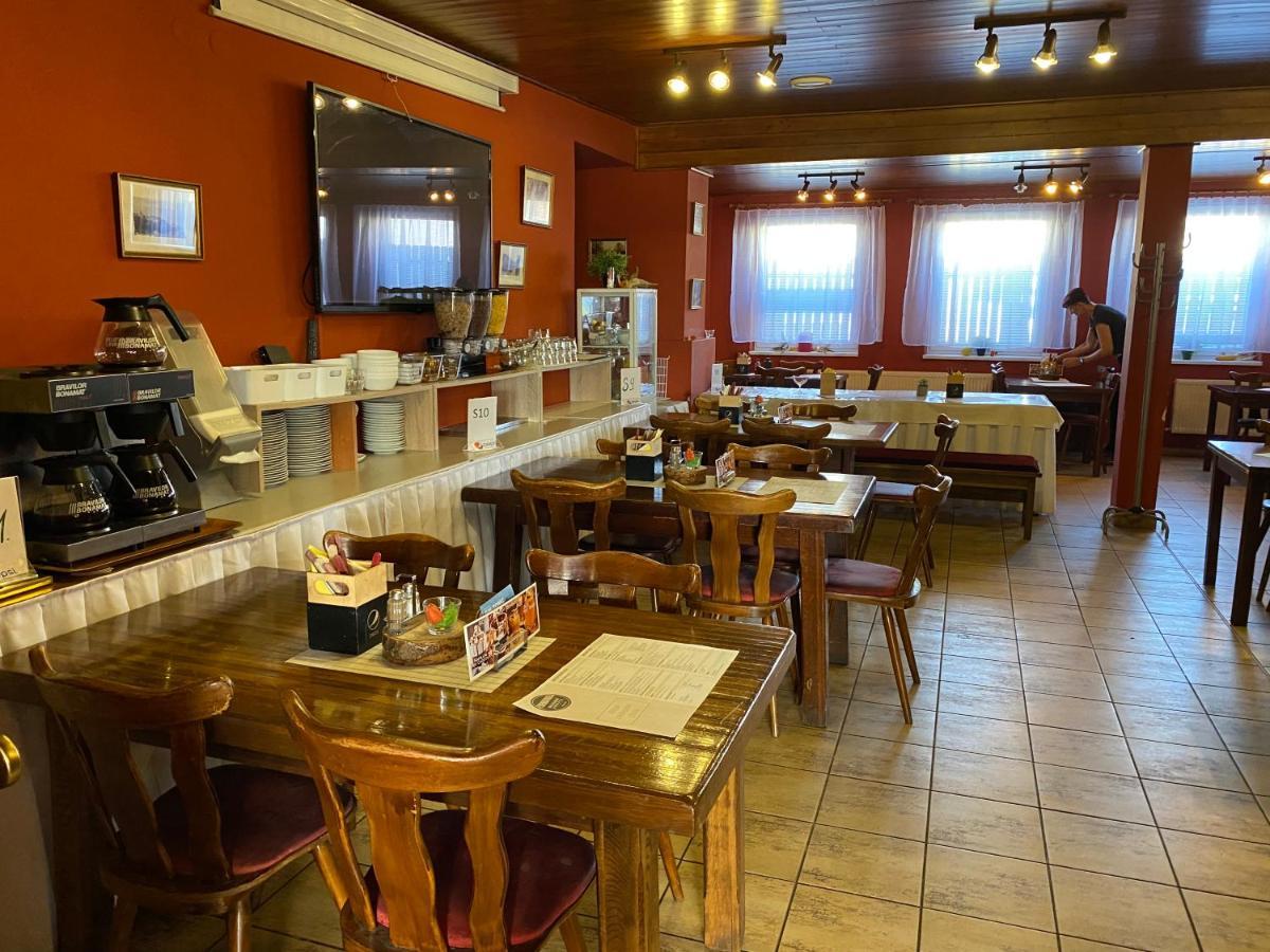 Hotel Formanka Густопече Экстерьер фото
