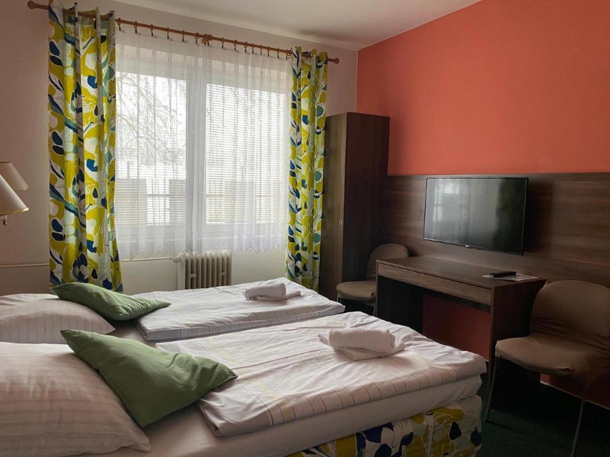 Hotel Formanka Густопече Экстерьер фото