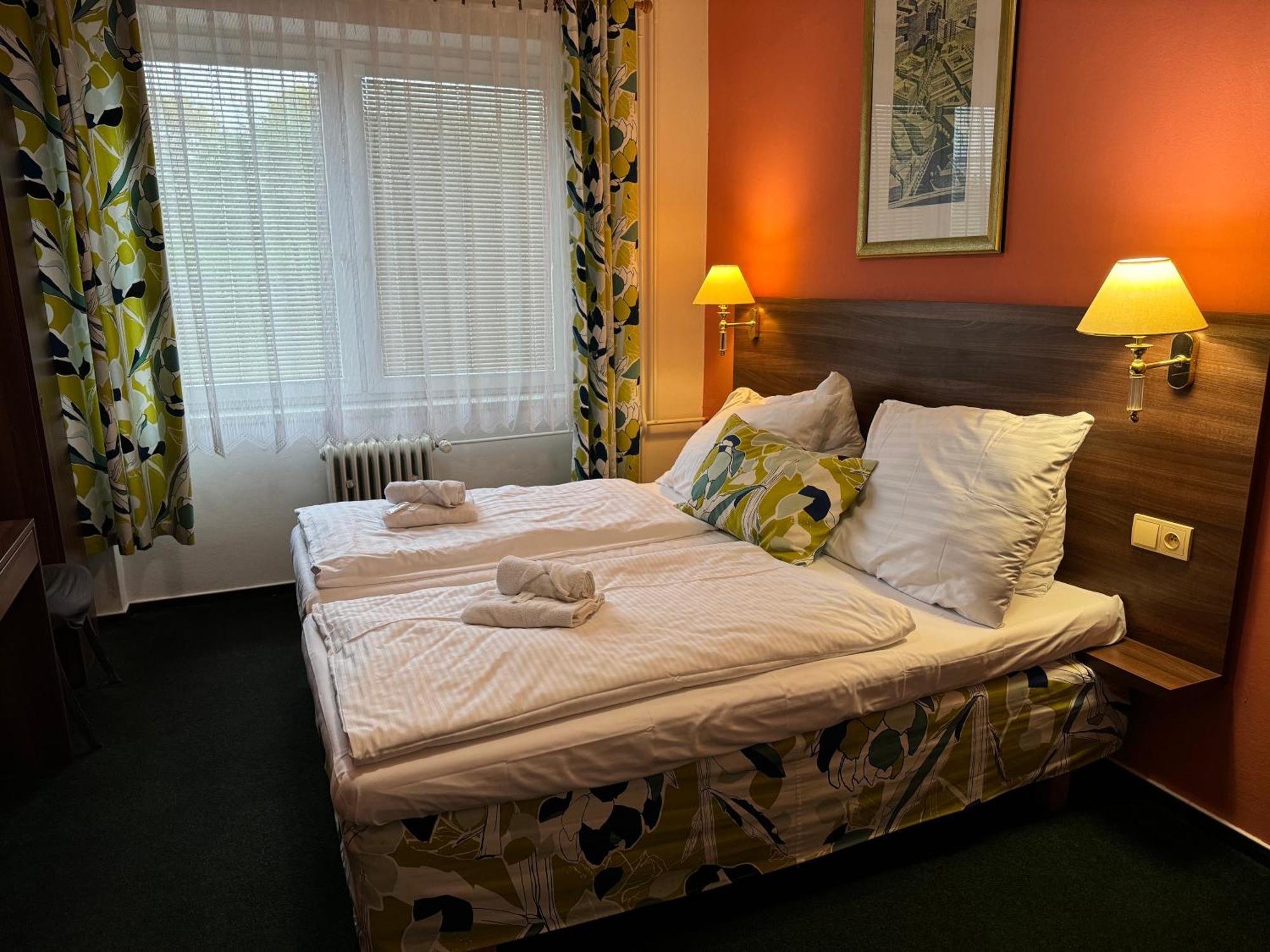 Hotel Formanka Густопече Экстерьер фото