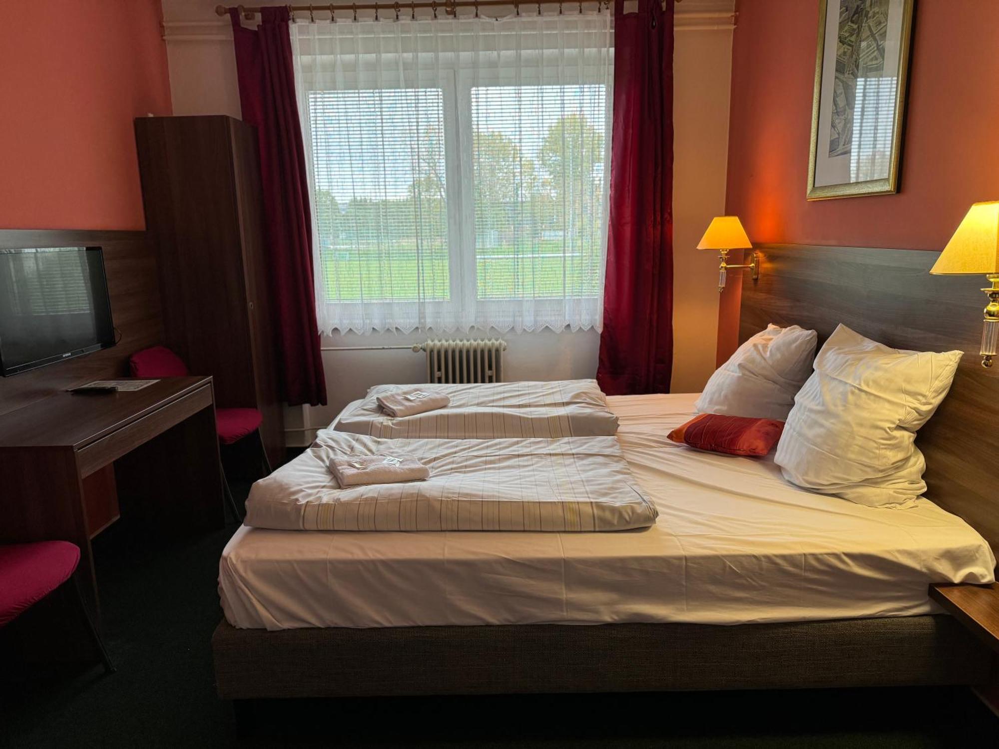 Hotel Formanka Густопече Экстерьер фото